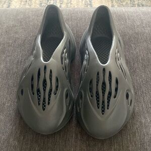 Foam runner men’s size 7.5